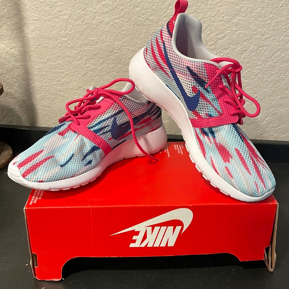 Nike Roshe One Flight Weight (GS). Brand New w/Partial Box